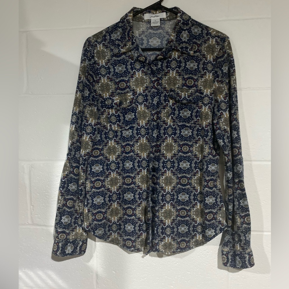 Love potion Longsleeve button down medium - image 1